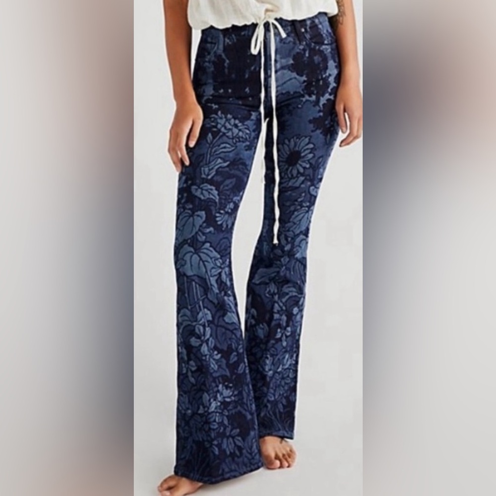 Mother Jeans, The Doozie Sneak Floral high waist flare jeans. 28